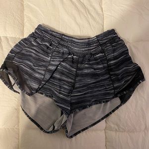 Lululemon hotty hot shorts 2.5 inch